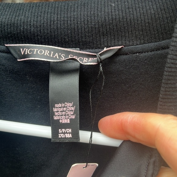 Cute vs jacket - Picture 14 of 14